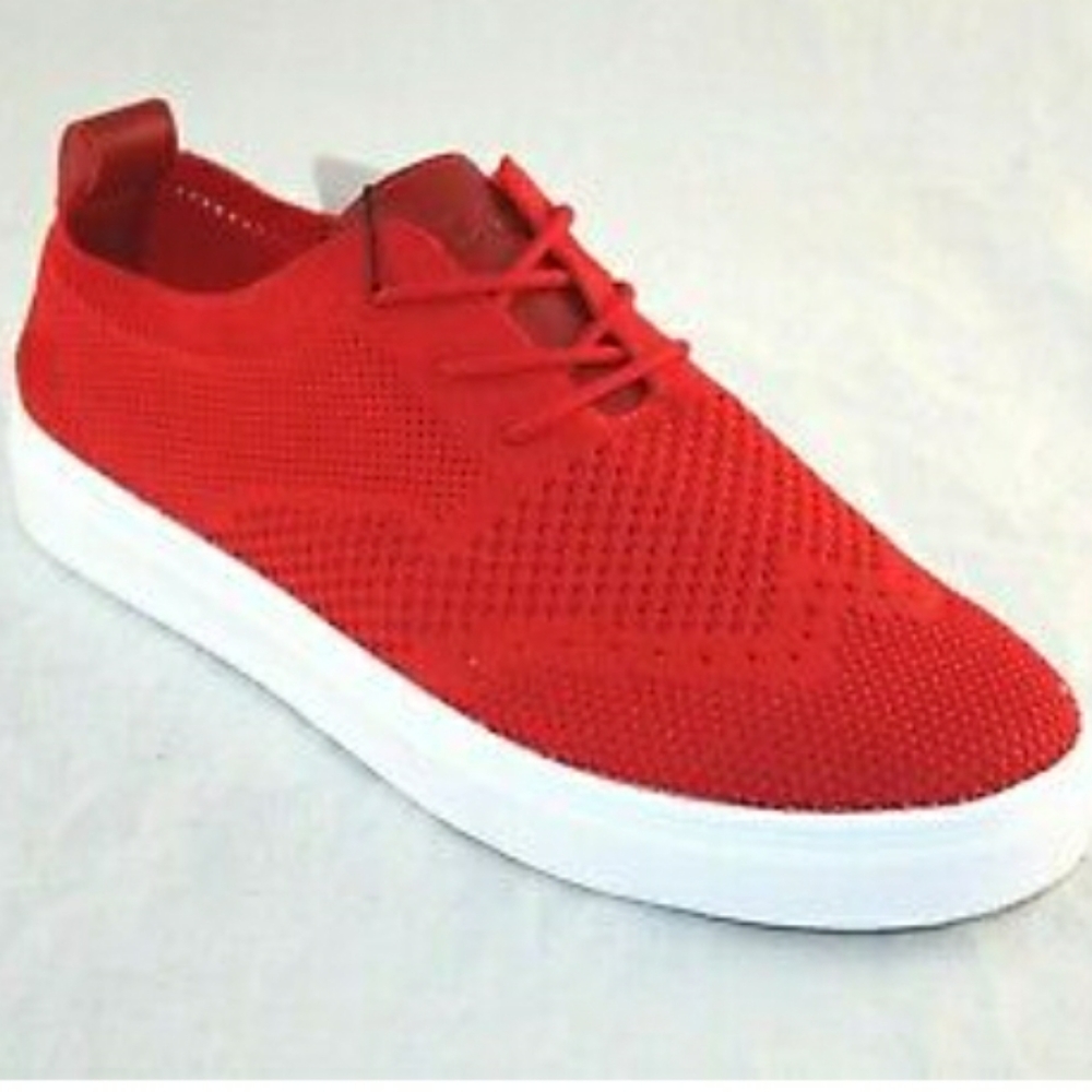 VLADO Men Sneakers EUC